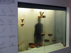 Archivo:Museo del Oro Quimbaya - Vitrina.jpg